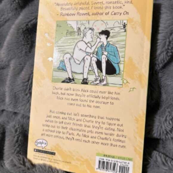 Heartstopper by Alice Oseman Graphic Novel Volume 3 - Picture 2 of 3